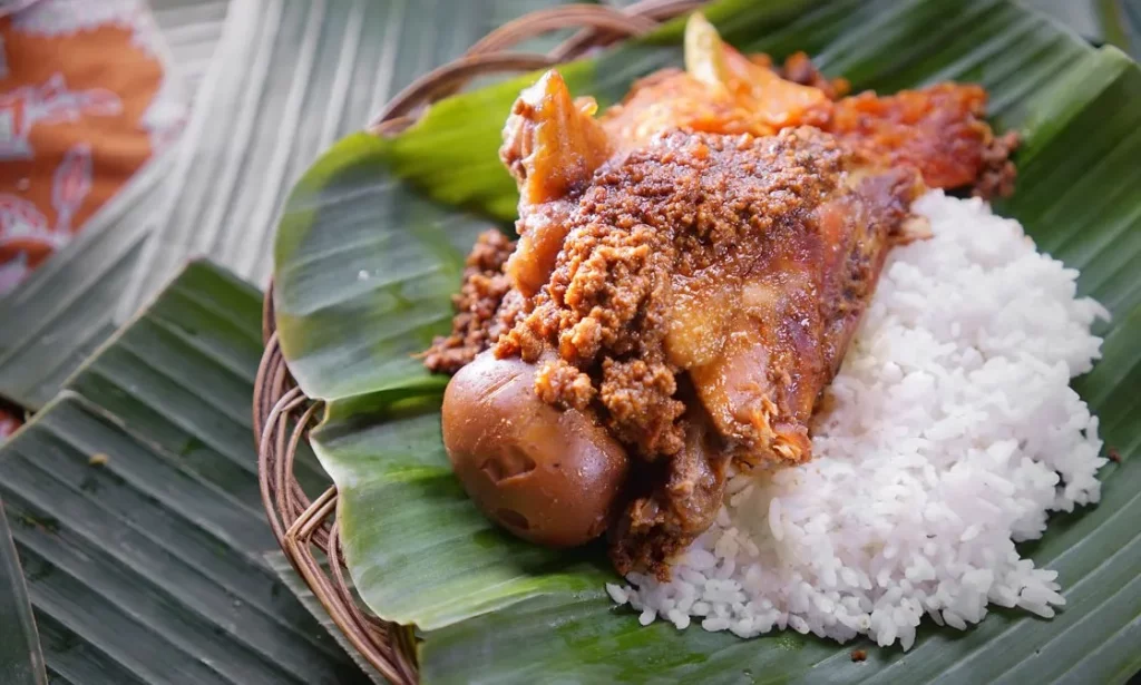 Rekomendasi warung tempat makan gudeg enak di Jogja
