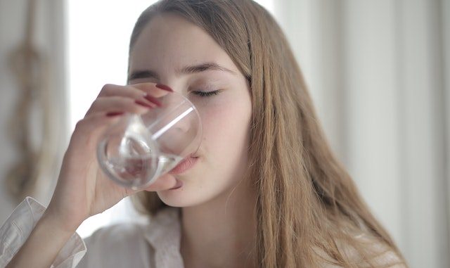 manfaat minum air putih