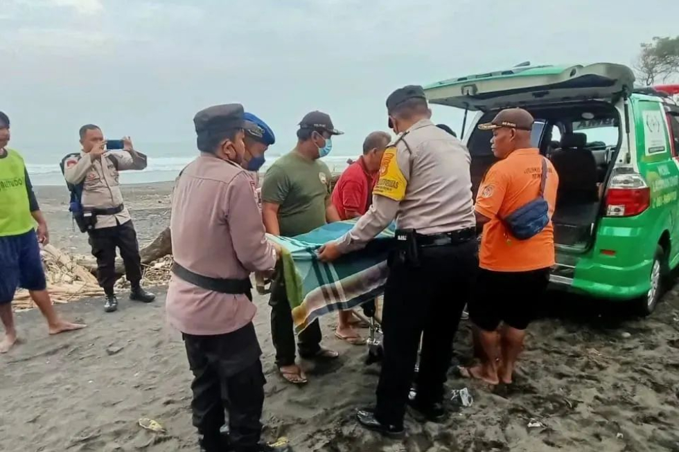 Pemancing meninggal dunia di Pantai Pandansari