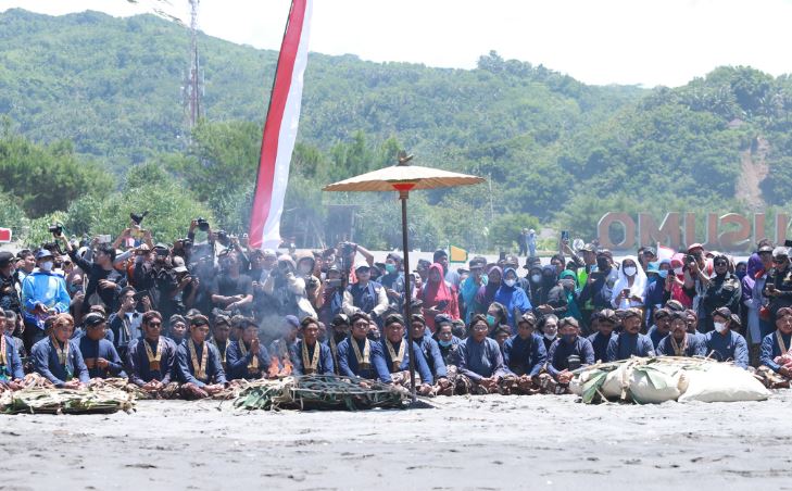 Prosesi upacara Labuhan Keraton Yogyakarta 2023