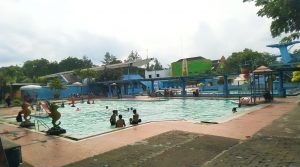revitalisasi kolam renang Tirtomoyo di Manahan