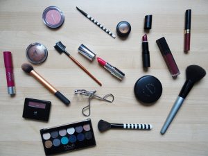 Tips memanfaatkan make up kedaluwarsa