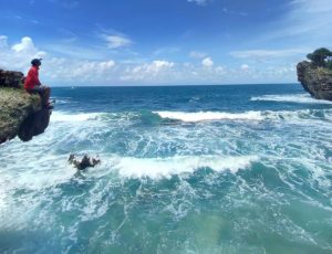 Daftar Pantai Hidden Gem di Gunungkidul Rekomendasi Berakhir Pekan